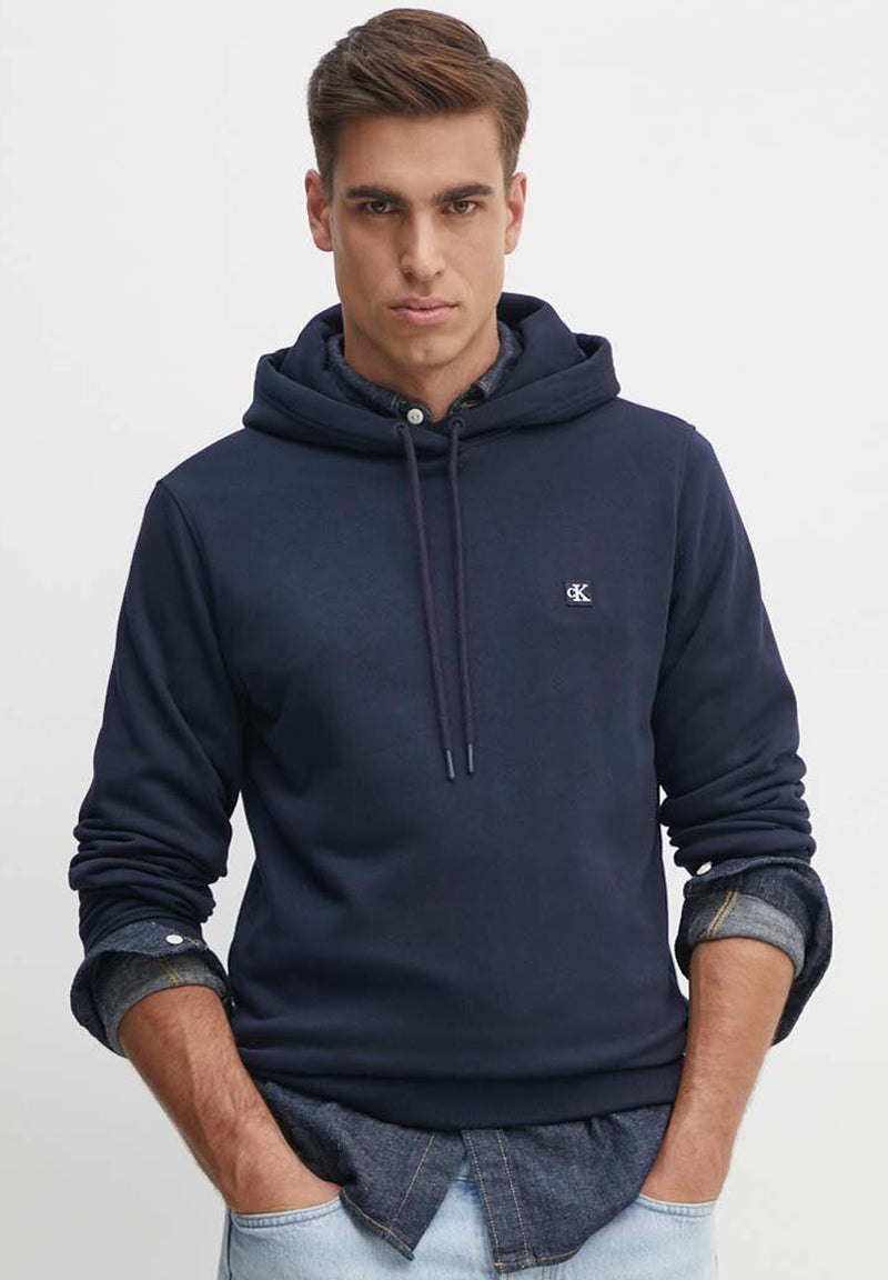Calvin Klein CK Embro Badge Hoodie hos Stillo