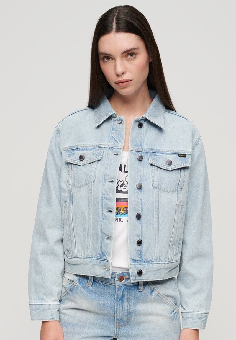 Superdry Lady Emb Denim Trucker Jacket hos Stillo