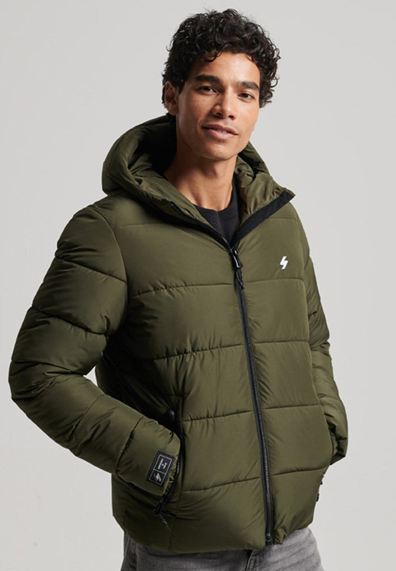 Superdry Sports Puffer Hooded Jacket hos Stillo